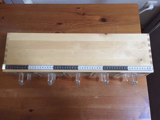 Caja de madera con 5 verteros de cristal