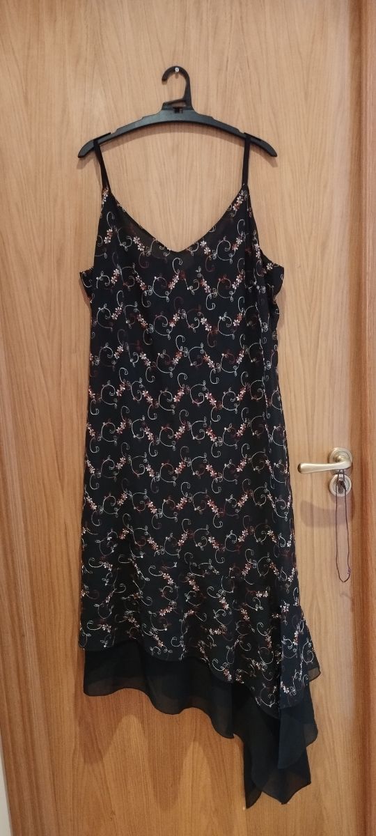 Vestido negro con bordados