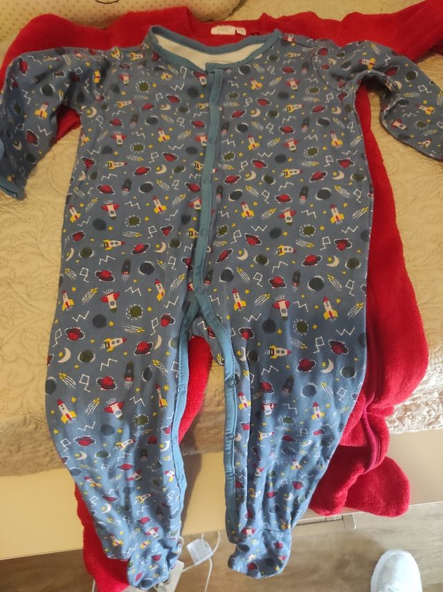 pijama Invierno 2 piezas. Talla 18-24 meses
