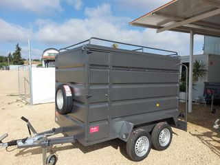 REMOLQUE CAJA CERRADA DE CARGA