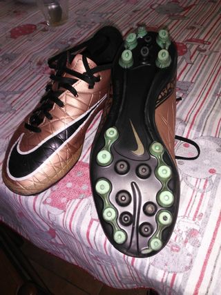 se venden botas d futbol nike 