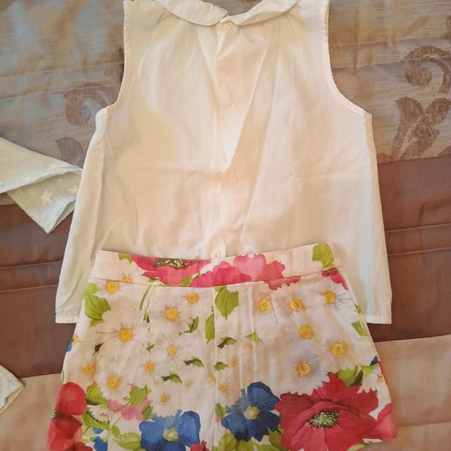 short pantalón corto y camiseta talla 4