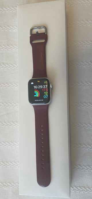 Apple Watch SE 40mm + cargador + 7 correas