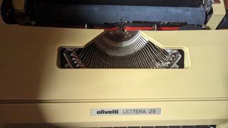 maquina de escribir olivetti lettera 25