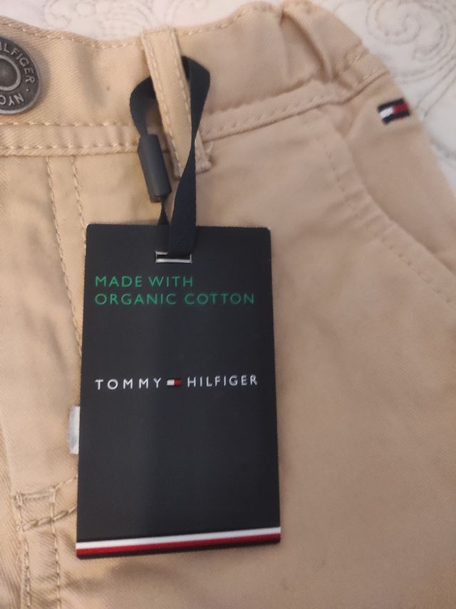 Pantalones nuevos a estrenar 9-12 Tommy Hilfiger