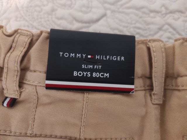 Pantalones nuevos a estrenar 9-12 Tommy Hilfiger