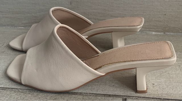 Sandalia Mule con tacón