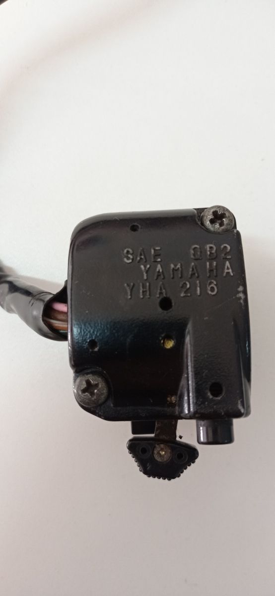 Piña izquierda Yamaha Sr mando de luces  