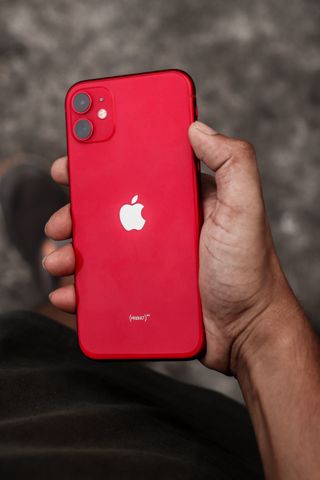 IPHONE 11 64GB RED en muy buen estado: Bateria 85%