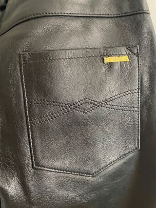 Pantalón cuero Mangata