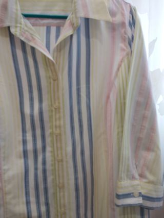 Blusa T. 44 con mucho estilo y manga larga