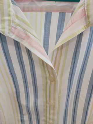 Blusa T. 44 con mucho estilo y manga larga