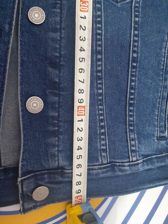 cazadora vaquera LEVI'S. sólo en mano