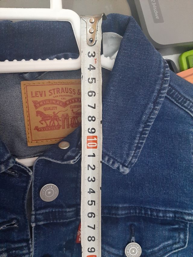 cazadora vaquera LEVI'S. sólo en mano