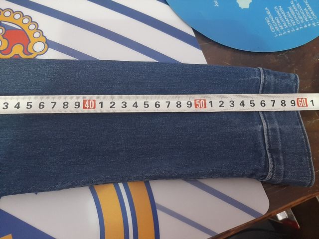 cazadora vaquera LEVI'S. sólo en mano