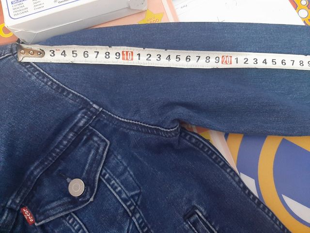 cazadora vaquera LEVI'S. sólo en mano