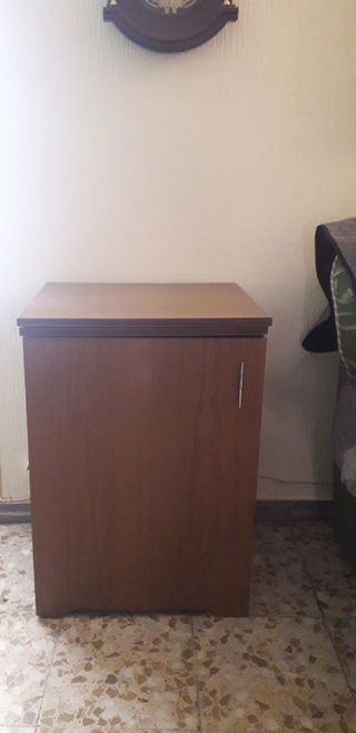 máquina antigua brillante de coser Alfa sin mueble