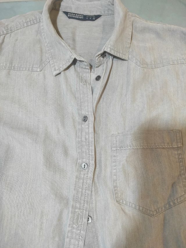 camisa vaquera fluida gris Zara