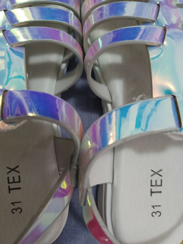 Lote de sandalia de niña