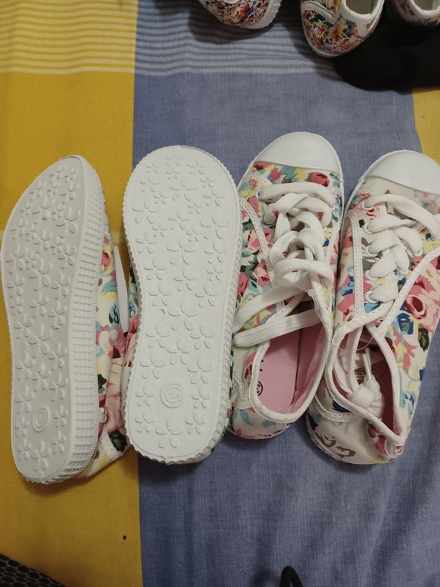 LOTE DE ZAPATILLAS DE NIÑA