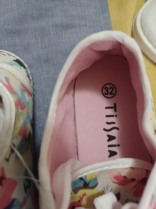 LOTE DE ZAPATILLAS DE NIÑA