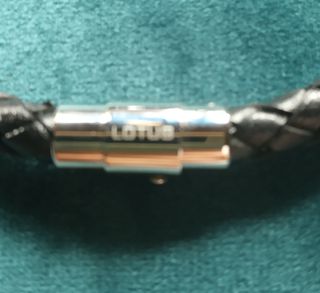 Pulsera Lotus acero y cuero.