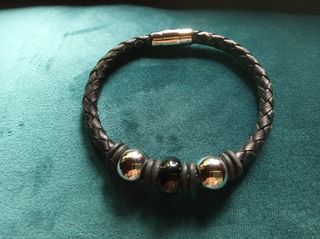 Pulsera Lotus acero y cuero.