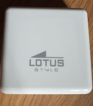 Pulsera Lotus acero y cuero.