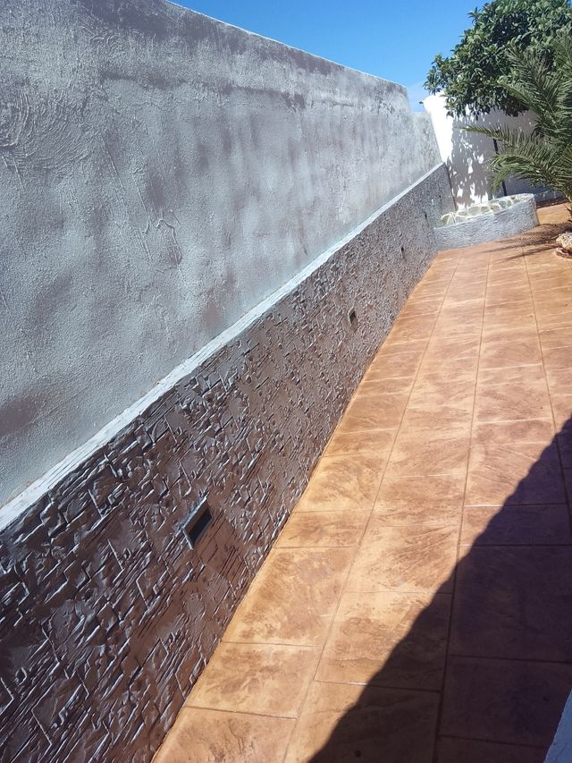 vertical moros hormigón impreso y fratasado calida