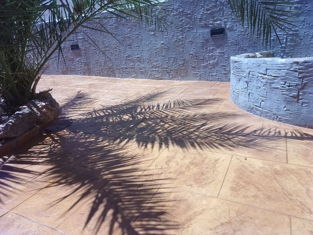 vertical moros hormigón impreso y fratasado calida