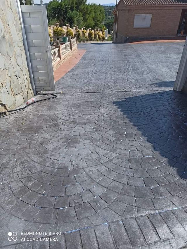 vertical moros hormigón impreso y fratasado calida