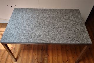 Tavolo di Design in metallo e granito