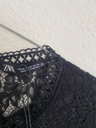 Blusa negra encaje ZARA 