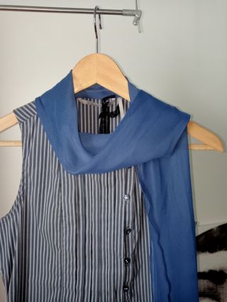 Top Silvian Heach con foulard applicato