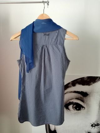 Top Silvian Heach con foulard applicato