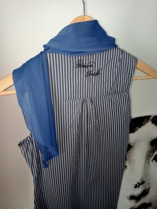 Top Silvian Heach con foulard applicato