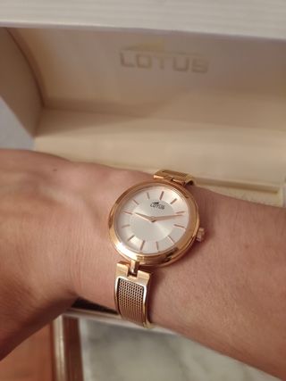 reloj lotus