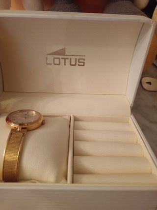 reloj lotus