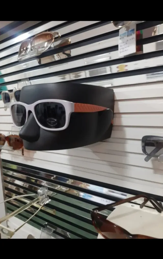 OFERTA . Vitrina sin cristales.