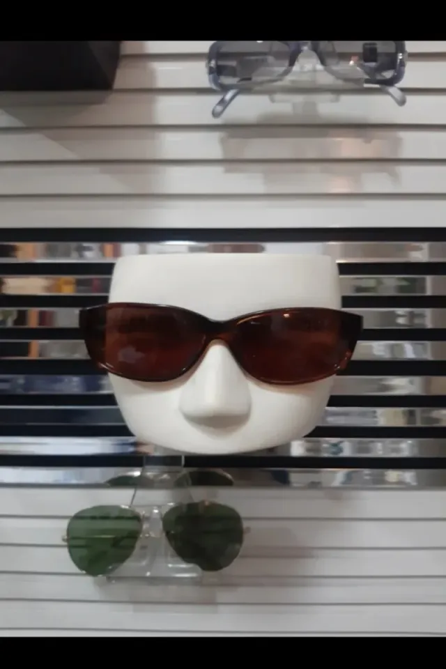 OFERTA . Vitrina sin cristales.