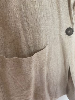 Americana beige de lino con hilatura dorada