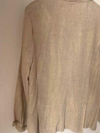 Americana beige de lino con hilatura dorada