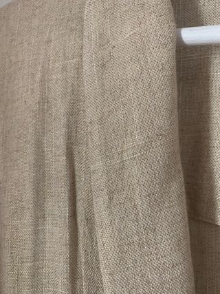 Americana beige de lino con hilatura dorada