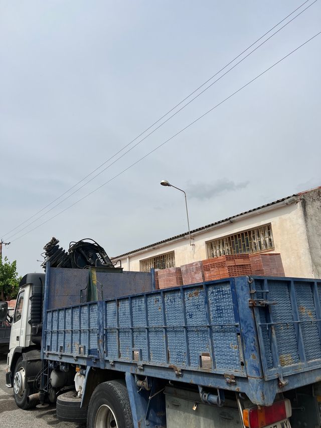 Servicio de Transporte con camión, grúa de 20 M.