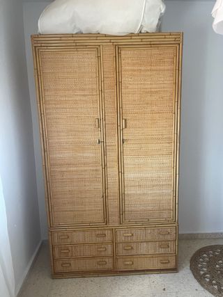 Habitación nórdica madera y armario