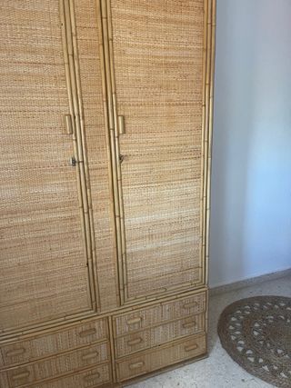 Habitación nórdica madera y armario