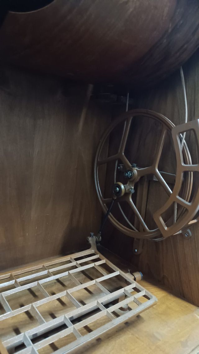 maquina de coser antigua ALFA con mueble Luis XV