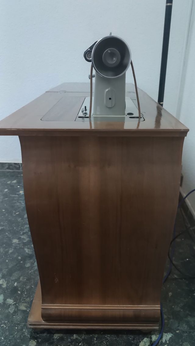 maquina de coser antigua ALFA con mueble Luis XV