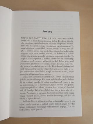 Libro en estonio. Novela negra.