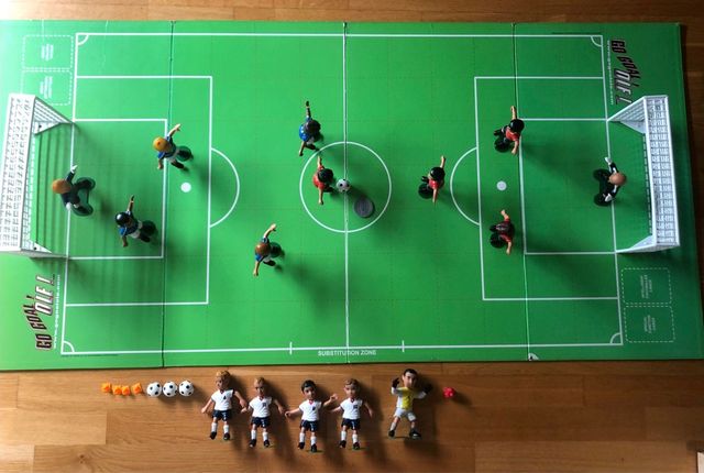 Tablero fútbol y muñecos